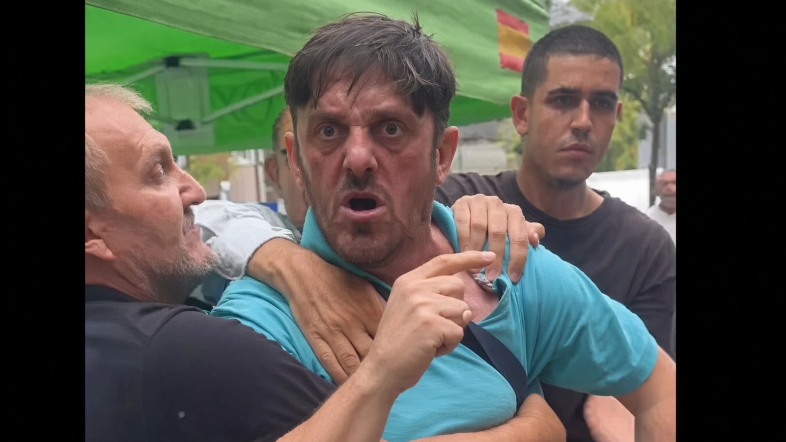 Vídeo de la agresión en la carpa de Vox del Carmelo: la intolerancia no callará a los vecinos