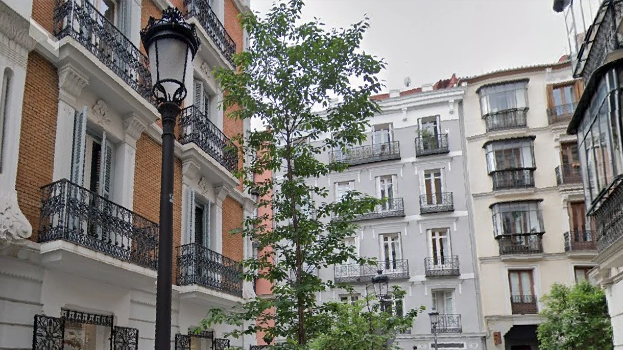 Sánchez apura el decreto de vivienda entre acampadas y el no de Junts