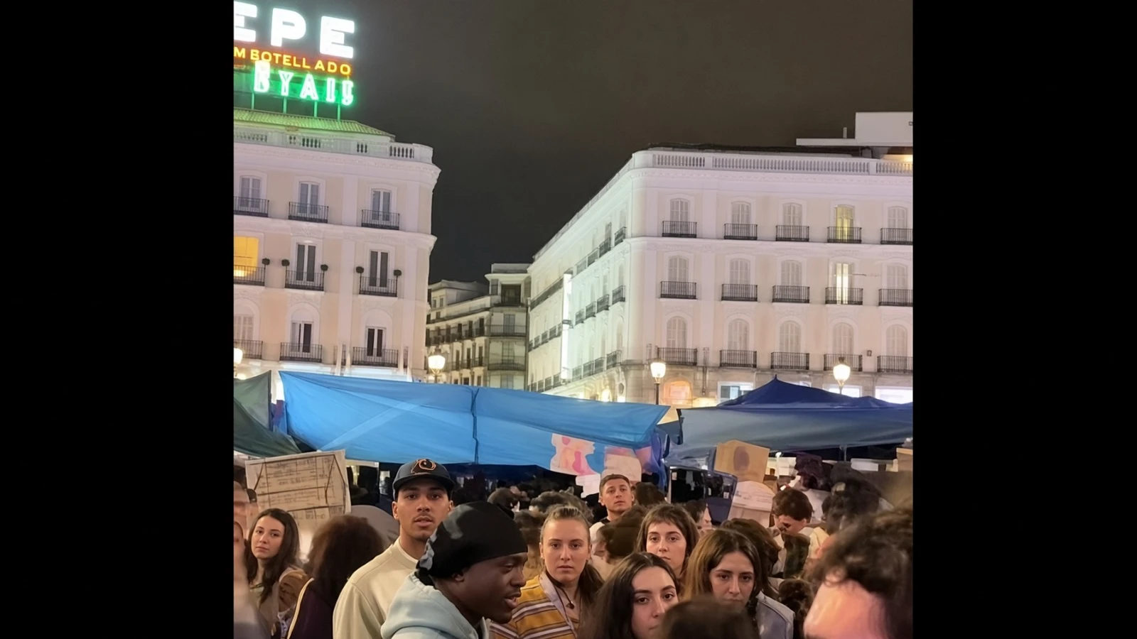 Vídeo: un exiliado venezolano en Sol encara a los manifestantes de la acampada