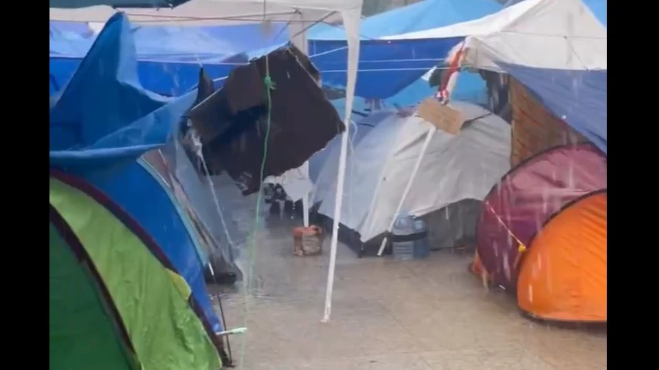 Vídeo de los ociosos de Sol y el karma: el diluvio en Madrid