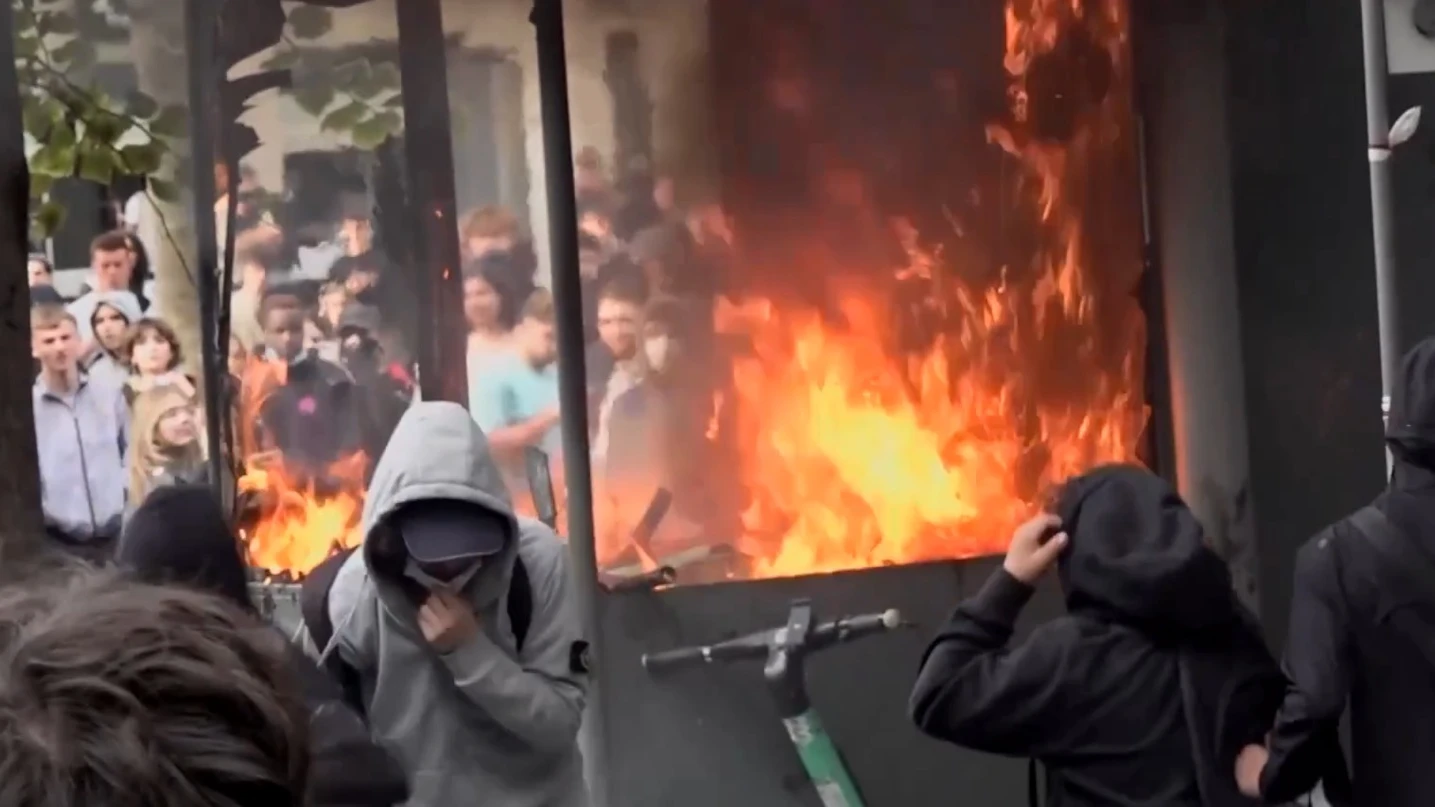 Nuevos vídeos : las protestas que los medios llaman "estudiantiles" se extienden de Francia a Bélgica